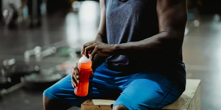 LMNT vs Liquid IV: Which Electrolyte Mix Actually Works?